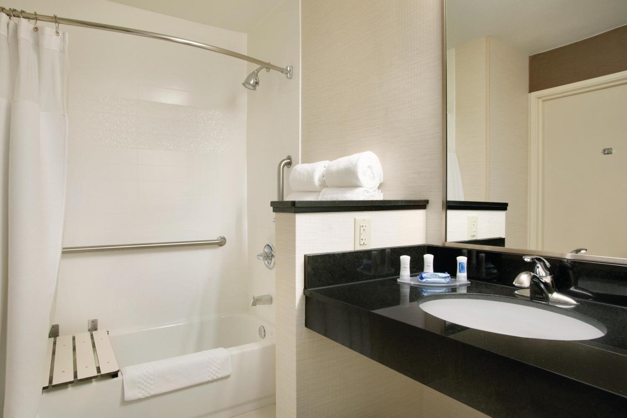 Fairfield Inn & Suites By Marriott Куинси Екстериор снимка