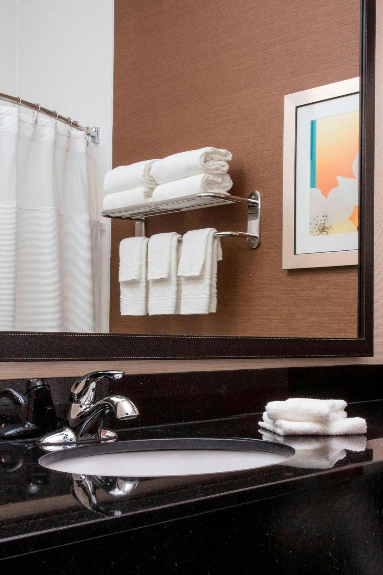 Fairfield Inn & Suites By Marriott Куинси Екстериор снимка