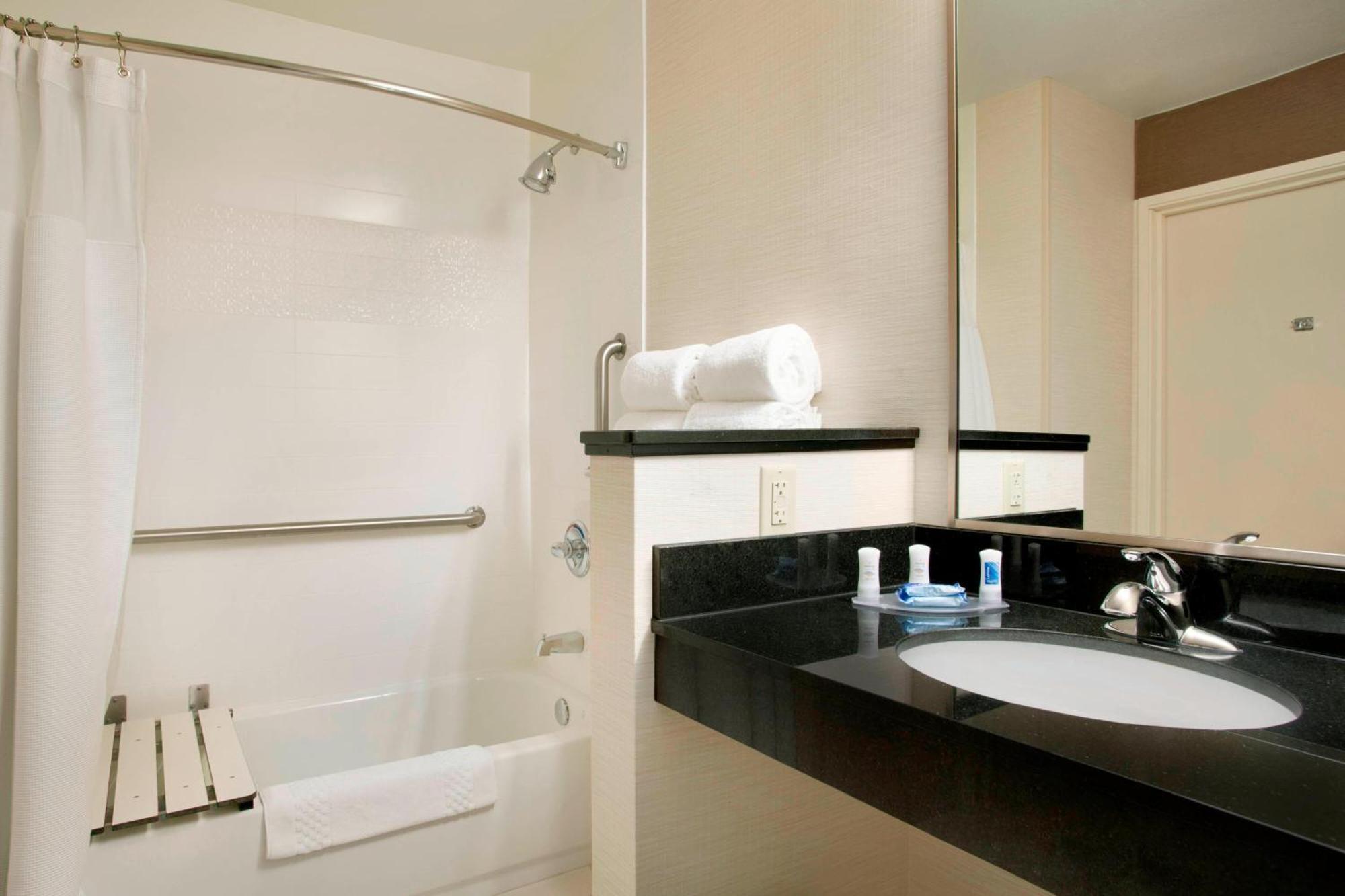 Fairfield Inn & Suites By Marriott Куинси Екстериор снимка