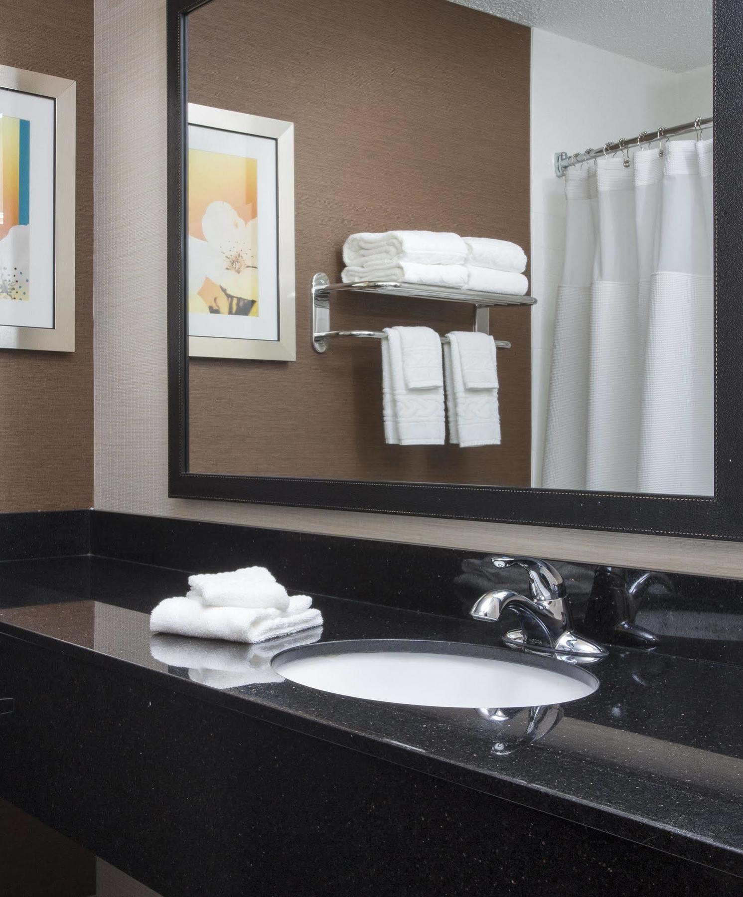 Fairfield Inn & Suites By Marriott Куинси Екстериор снимка