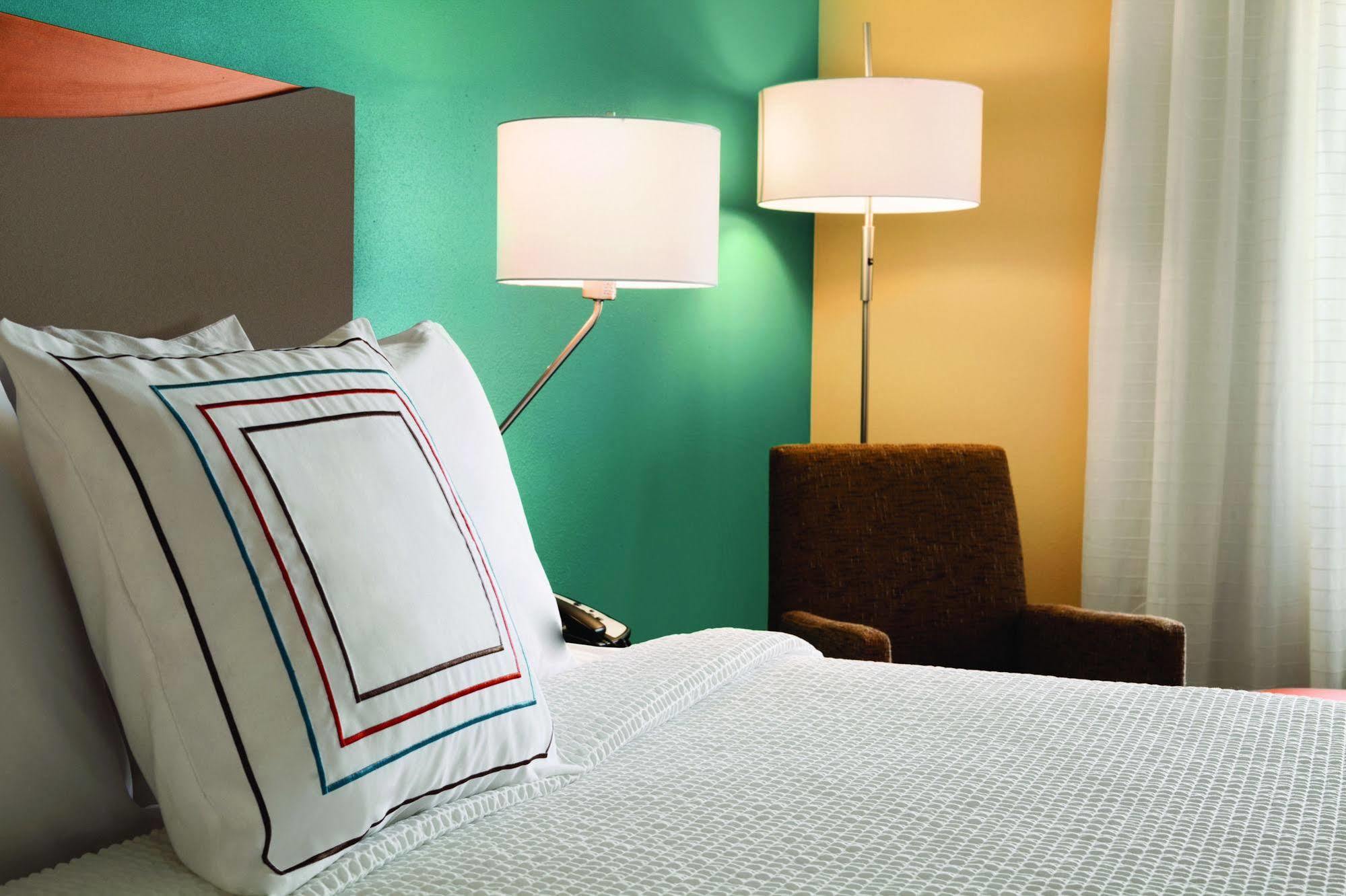 Fairfield Inn & Suites By Marriott Куинси Екстериор снимка